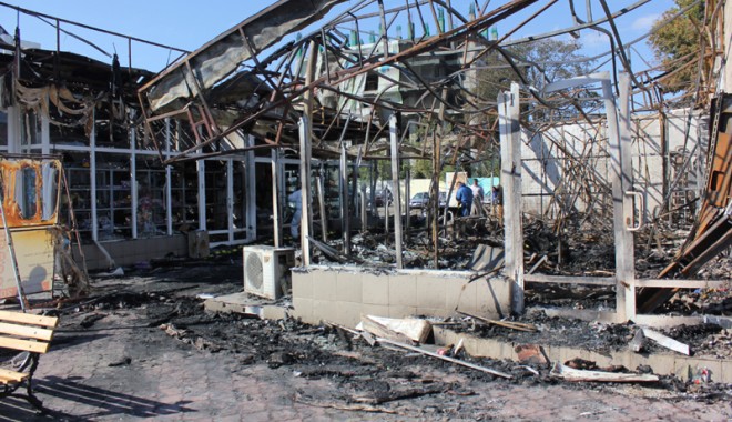 IMAGINILE INCENDIULUI DEVASTATOR DIN MAMAIA / O femeie a ars de vie și șapte magazine au fost distruse - incendiumamaia9-1347303625.jpg