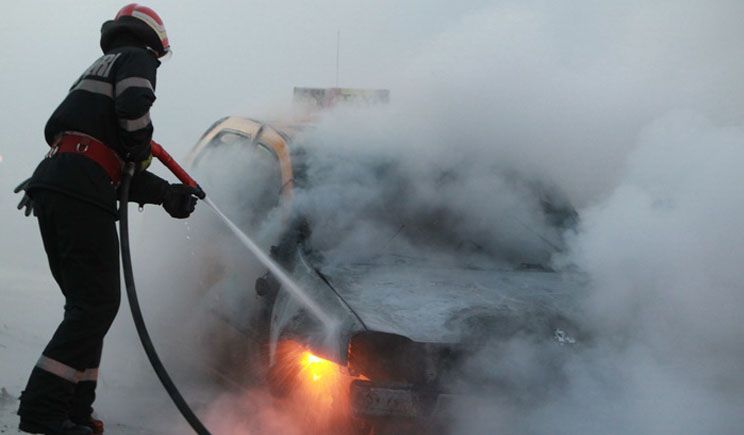 ISU Dobrogea, intervenție de urgență. Mașină cuprinsă de flăcări! - incendiumasina-1717255568.jpg