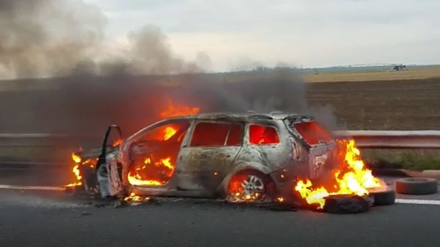 Șoferi, atenție! Traficul, oprit pe Autostrada Soarelui! - incendiumasinaa246694500-1566720144.jpg