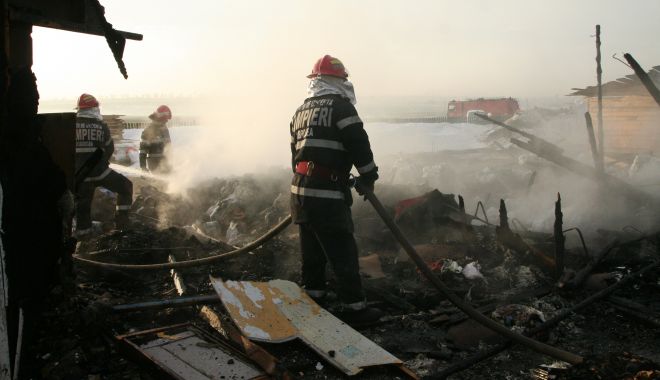 Sute de tone de deșeuri, mistuite în incendiu. Garda de Mediu a deschis o anchetă! - incendiumedgidia-1583535871.jpg