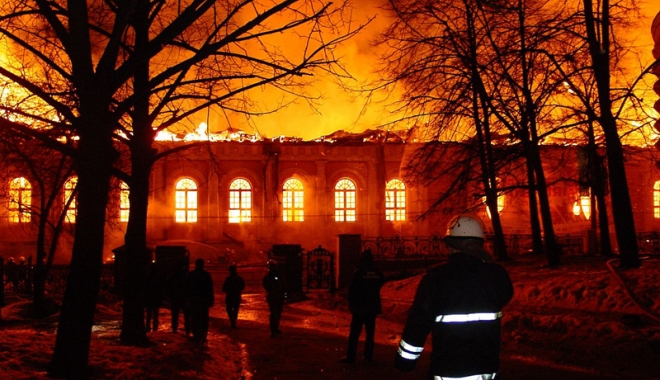 Opt pompieri și-au pierdut viața într-un incendiu devastator, la Moscova - incendiumoscova-1474636299.jpg