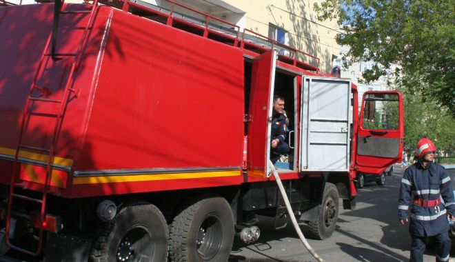 Incendiu în prima zi de Paște. Cinci victime, evacuate pe fereastră! - incendiumurfatlar-1587394169.jpg