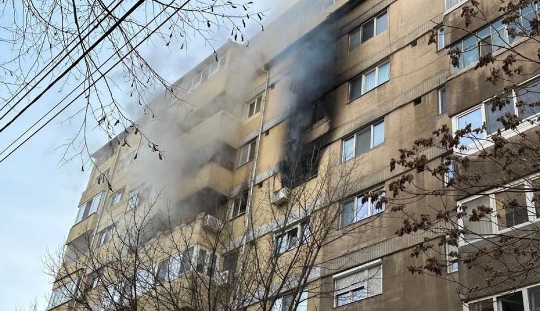 Un apartament de pe bulevardul Alexandru Lăpușneanu a luat foc - incendiuoradeamoldovei041220226--1739256023.jpg