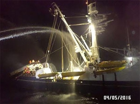 Incendiu pe o navă de pescuit în Pacific - incendiupeonavadepescuit-1462528636.jpg