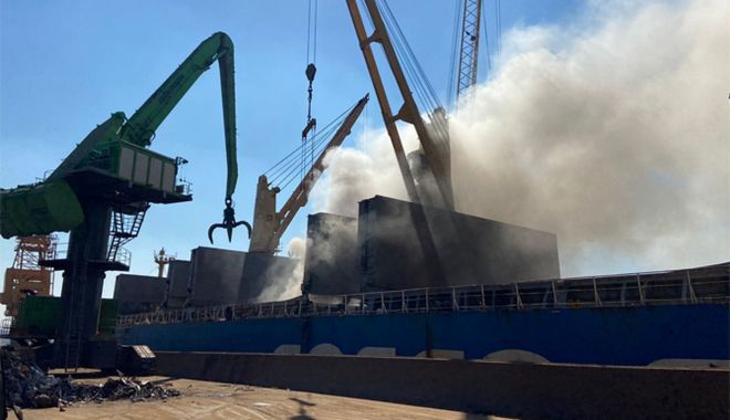 Incendiu pe o navă la Rotterdam - incendiupeonavalarotterdam-1631208936.jpg