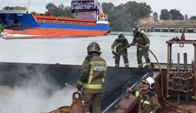 Incendiu pe un cargou, în portul Sevilla - incendiupeuncargou201-1514890208.jpg