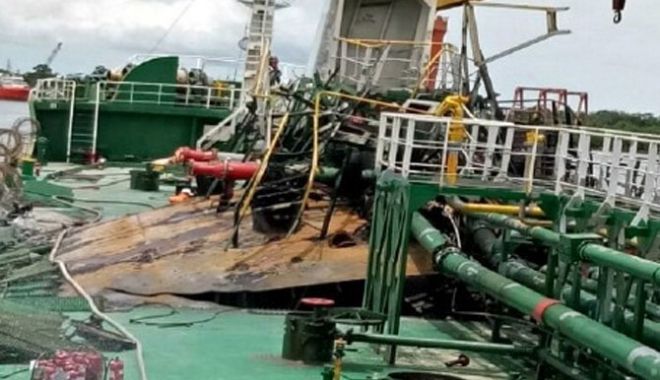 Incendiu pe un tanc de produse petroliere - incendiupeuntancdeprodusepetroli-1521373462.jpg