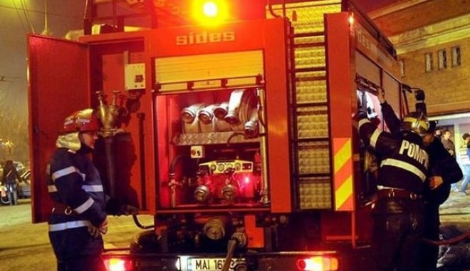 UN NOU ACCIDENT PE AUTOSTRADĂ, DIN CAUZA AUTOUTILITAREI CU MOTORINĂ, CUPRINSĂ DE FLĂCĂRI - incendiupompieri465x390-1466933240.jpg
