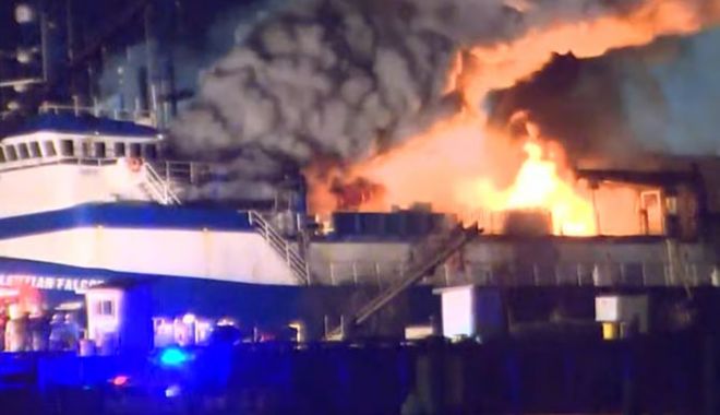 Incendiu puternic pe o navă fabrică de pește - incendiuputernicpeonavafabricade-1613903710.jpg
