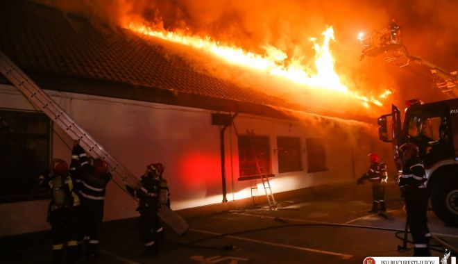 Cataloagele Școlii 124, uscate la soare. Cauza incendiului, încă un mister - incendiuscoala124fotoisu-1527594036.jpg