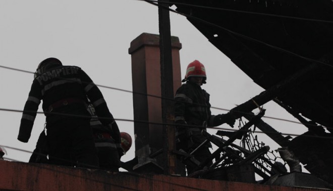 Incendiu violent la Constanța. Pompierii nu au putut acționa pentru că… nu aveau apă! - incendiustradaamurgului53-1355946067.jpg