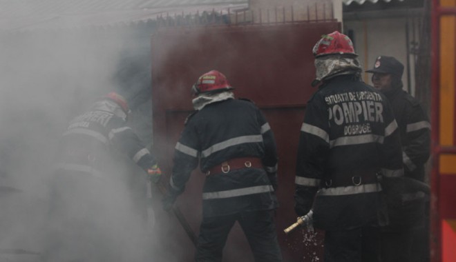 Incendiu violent la Constanța. Pompierii nu au putut acționa pentru că… nu aveau apă! - incendiustradaamurgului72-1355946074.jpg