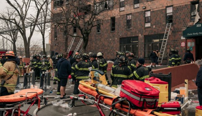 Incendiu uriaș într-o clădire din New York, soldat cu 19 morți și 63 de răniți - incendiusua-1641828006.jpg