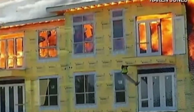 VIDEO - INCENDIU VIOLENT în Texas: un BLOC cu peste 360 de apartamente a ars din temelii - incendiutexasbloc63214500-1395848967.jpg