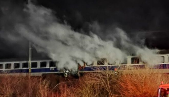 Un tren de pasageri a luat foc în mers, în Bistrița. Ce se întâmplă cu cei 33 de pasageri