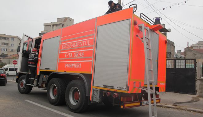 Incendiu într-un hotel de pe litoral. Turiștii au fost evacuați, în toiul nopții - incendiuvenus-1597678303.jpg