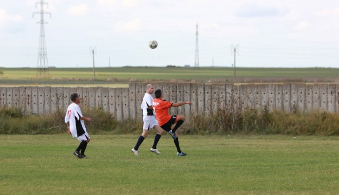 Începe Cupa Prieteniei la fotbal old boys - incepe-1410373126.jpg