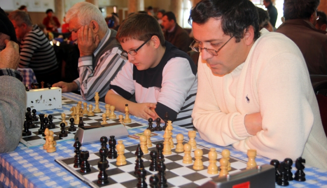 La Mamaia, start al Campionatului Național de șah pe echipe - incepe-1475166862.jpg