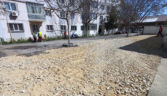 Începe asfaltarea parcărilor de pe strada Productelor din Constanța - incepeasfaltarea-1587458503.jpg