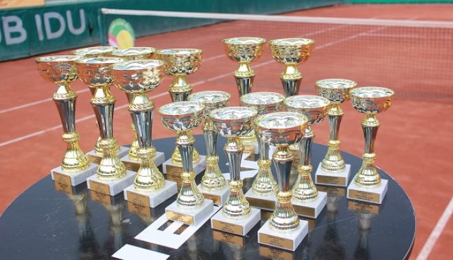 Începe Cupa CELCO de Tenis de Câmp pentru veterani - incepecupacelco-1496999410.jpg