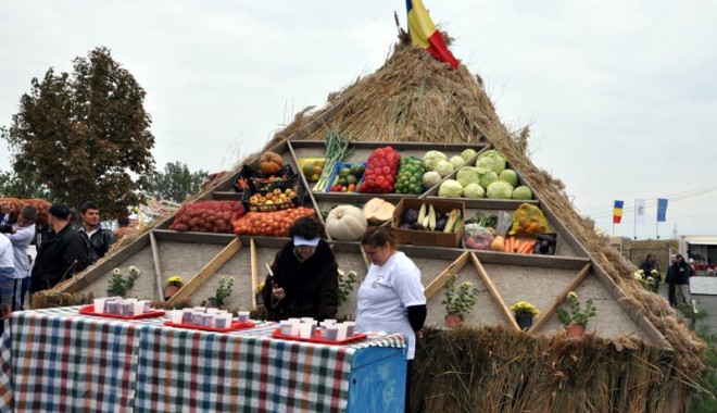 Sărbătoarea Recoltei și Ziua pensionarului, la Mangalia - incepesarbatoarearecoltei1411666-1412688805.jpg