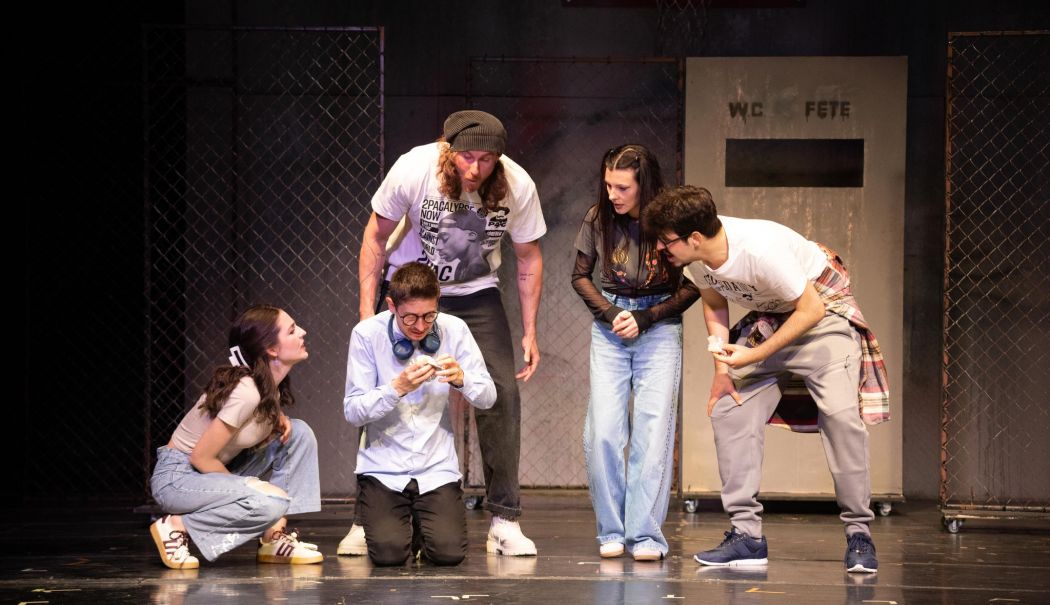Teatrul „Căluțul de Mare” intră în vacanță. „Avioane de hârtie” încheie stagiunea - inchidere-stagiune-1753719883.jpg