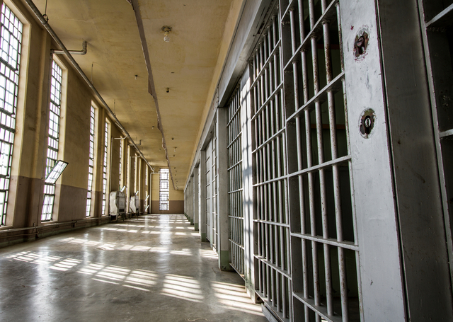 Doi bărbați au ajuns la Penitenciarul Poarta Albă fiind acuzați de trafic de droguri - inchisoareshutterstock-1768647730.webp