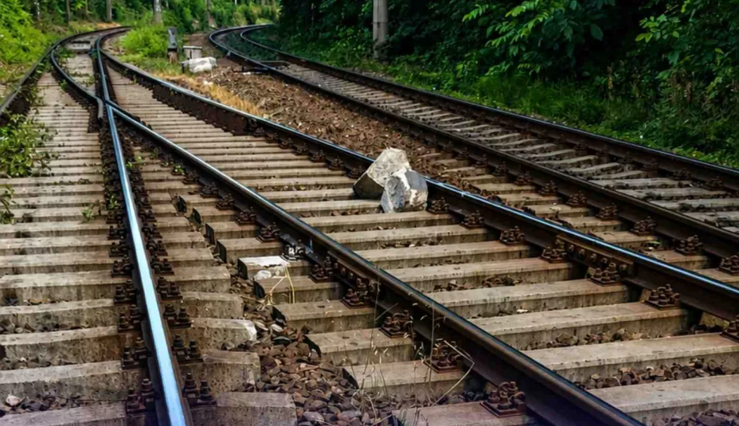 Incident feroviar grav la Constanța. Un obiect amplasat pe calea ferată a afectat circulația trenurilor - incident-t-1784033196.webp