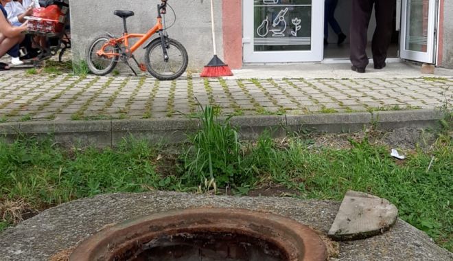 Incident petrecut în Techirghiol: un copil a fost la un pas să cadă în canalizare! - incident-techirghiol-2-1686569714.jpeg