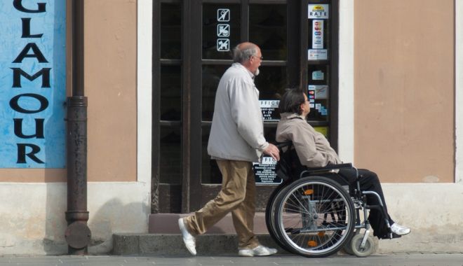 Direcțiile de Asistență Socială oferă peste 400 de lei persoanelor cu handicap, în 2024 - indemnizatie-1706877335.jpg