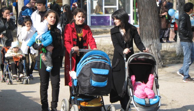 Puneți-vă pe făcut copii! Crește indemnizația - indemnizatie1-1348589802.jpg