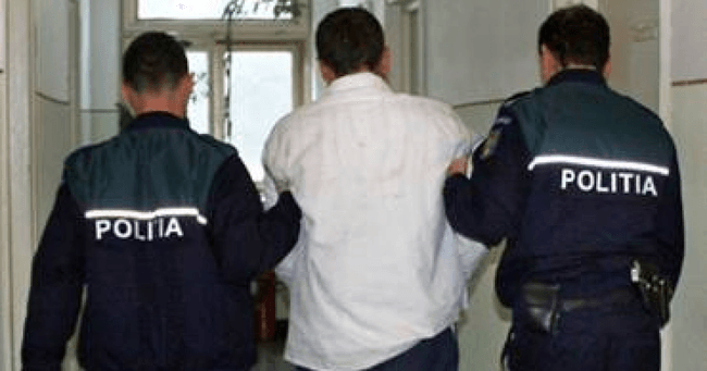 Bărbat reţinut pentru act sexual cu un minor, după ce a acostat, într-un parc, două fete instituţionalizate şi le-a dus la el acasă - index-1-1683298492.png