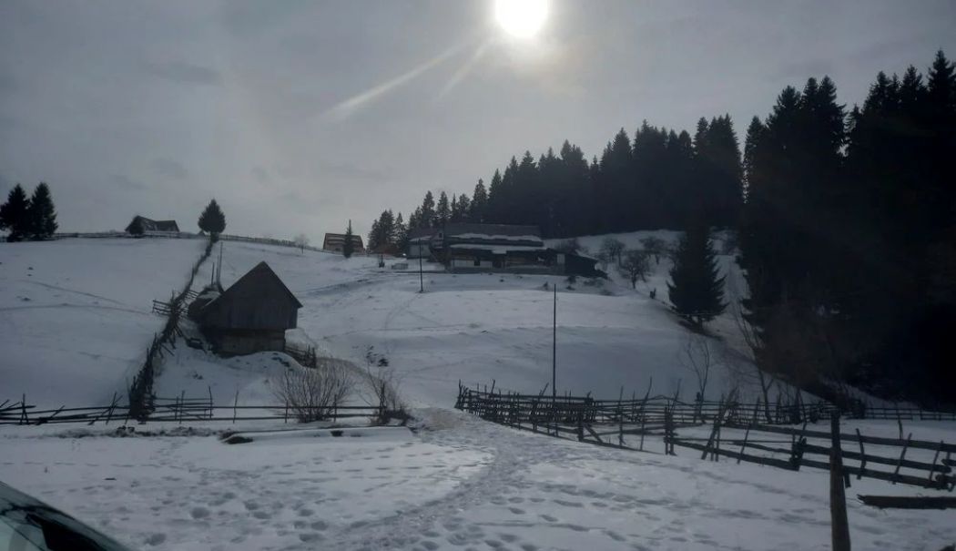Mai multe stațiuni montane au rămas fără curent electric. Turiștii pleacă supărați - index-1-1759574225.jpg