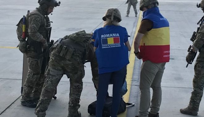 GALERIE FOTO. Cetățean român evacuat din Afganistan cu aeronava C-130 Hercules a Forțelor Aeriene Române - index-1629358007.jpg