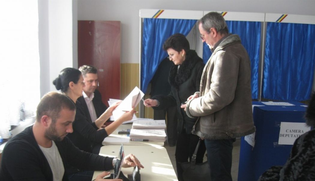 Aproape 2 milioane de persoane au votat la secţiile din ţară, la patru ore de la deschiderea urnelor
