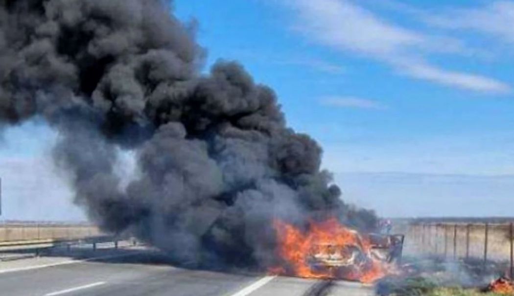 Tineri arși de vii, după o urmărire cu Poliția. Mașina gonea cu 185 km/h, iar șoferul a refuzat să oprească - index-1751178720.jpg