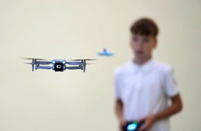 Țara din Europa în care elevii de liceu învață să piloteze drone militare - index-1760774585.jpg