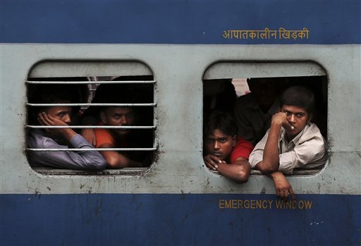 Rețelele electrice din India, reparate  după pana  de curent uriașă - india-1343857572.jpg