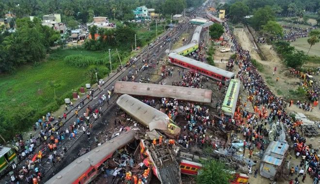 Cum s-a produs catastrofa feroviară din India, unde 300 de oameni au murit. Premierul, îngrozit: “Vinovaţii nu vor fi cruţaţi!”