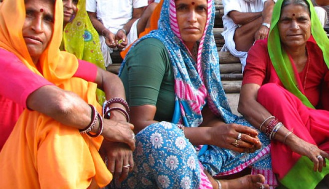 Femei obligate să întrețină relații sexuale cu frații soților - indianwomeninsaris-1319903735.jpg