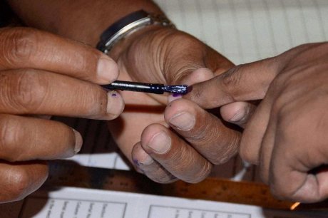 Un bărbat a apelat la un gest extrem, de supărare că a votat cu partidul greșit - indiavoteaza08946400-1555706838.jpg