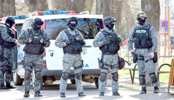 Polițiștii, în control pe litoral. Au fost date amenzi de peste 50.000 lei - indivizi-1503332672.jpg