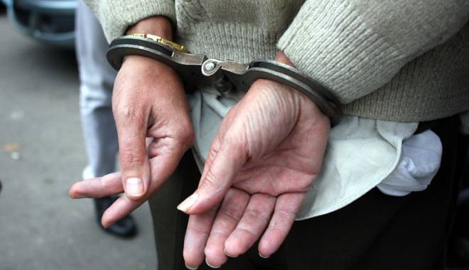 Indivizii care s-au dat drept polițiști au fost arestați - indiviziicaresaudatdreptpolitist-1426700344.jpg