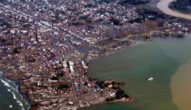 Cutremur puternic și alertă de tsunami, în Indonezia - indonesiatsunami-1416045671.jpg