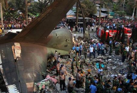 Avion prăbușit în Indonesia. Ultimul bilanț: sute de morți! - indoneziaaccident-1435746682.jpg