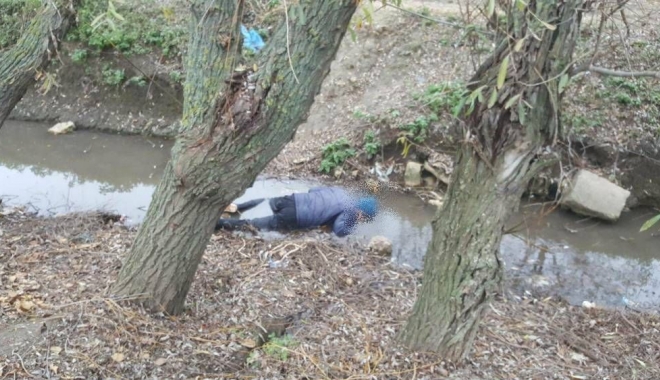DESCOPERIRE MACABRĂ în județul Constanța! BĂRBAT GĂSIT FĂRĂ SUFLARE, ÎN DEREA / FOTO - inecat-1511430319.jpg