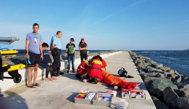 TRAGEDIE LA CONSTANȚA / Un tânăr S-A ÎNECAT în mare. Victima ar fi cadru militar - inecat-1526401928.jpg