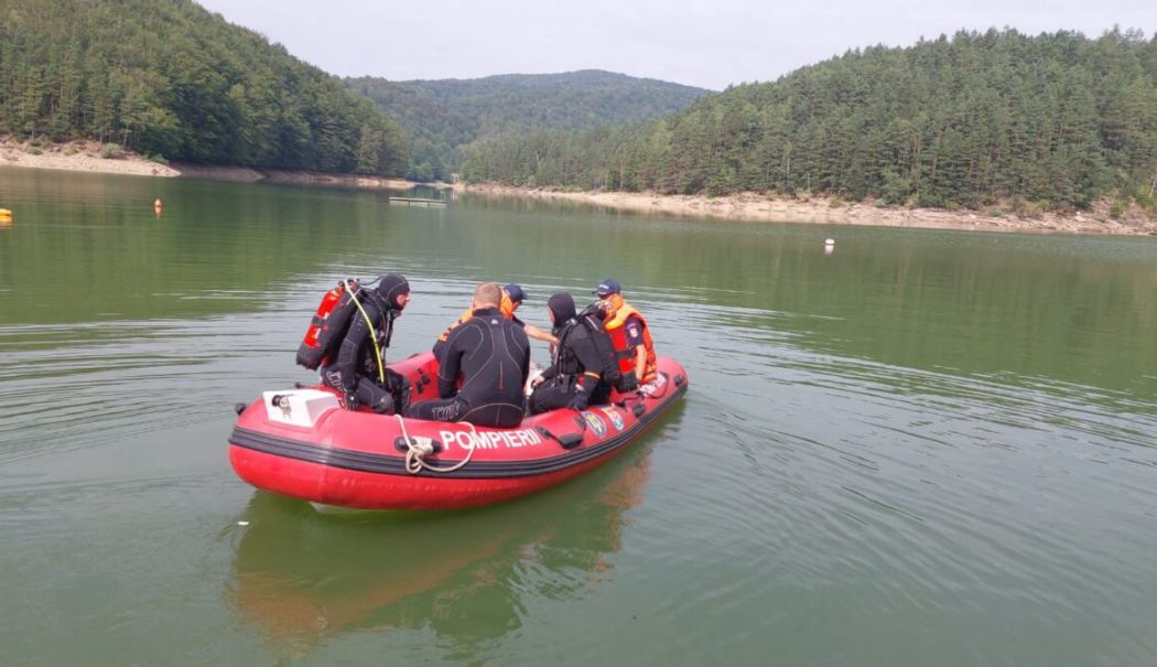S-a aruncat în lac să se răcorească și nu a mai ieșit. Soția sa, însărcinată, a fost martoră - inecat-in-lac-1751094856.jpeg