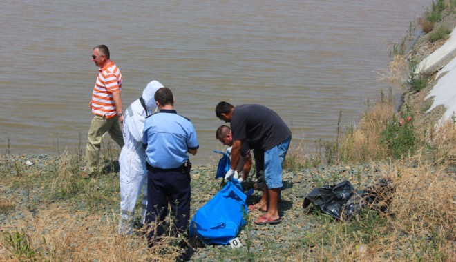 Destinul tragic a doi frați: au murit încercând să se salveze unul pe celălalt - inecativalulluitraian55-1373475890.jpg
