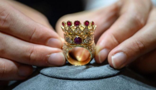 S-a aflat cine este cumpărătorul misterios al inelului preferat al lui Tupac. Bijuteria, cumpărată cu peste un milion de dolari - inel-1690641815.jpg